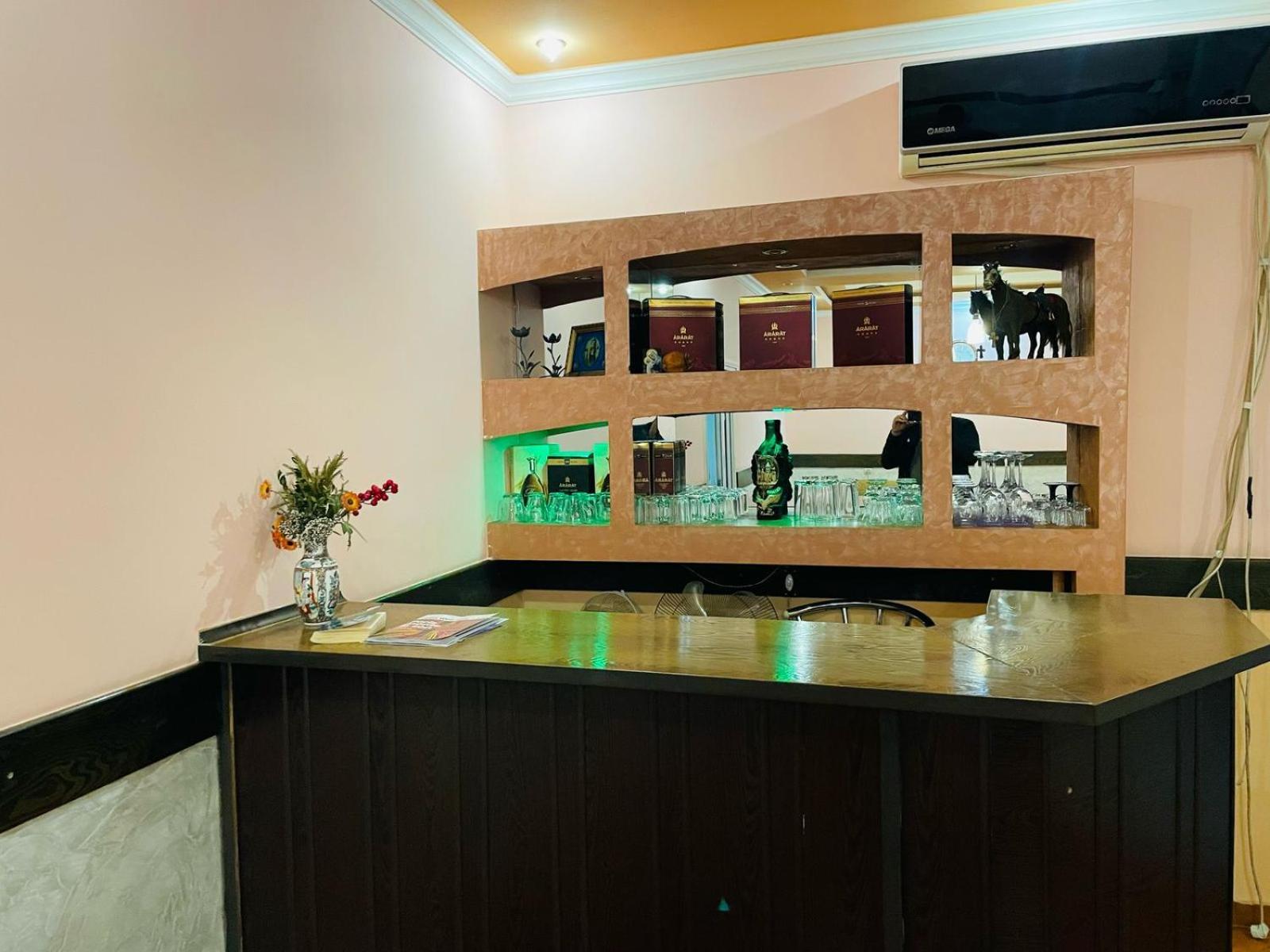 Aero Hotel Tour Armenia P'arak'ar エクステリア 写真